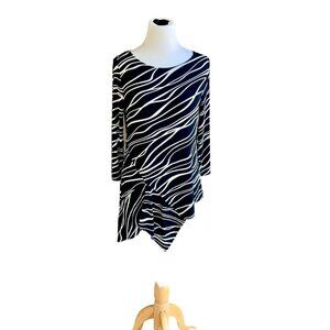 CHICOS LADIES CREW NECK ZEBRA PATTERN ASYMMETRICAL TOP TUNIC BLOUSE SHIRT  SMALL